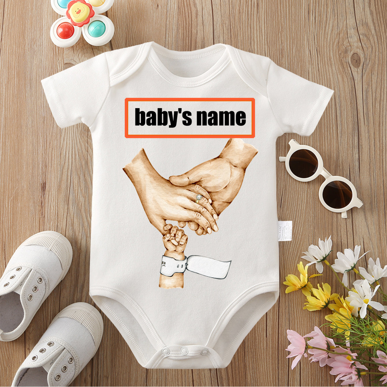 نص مخصص (اسم الطفل) بذلة عضو ا - مراجعة Baby Clothing Names وسعره